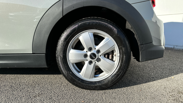 MINI Hatchback 1.5 Cooper Classic 5dr Auto Petrol Hatchback